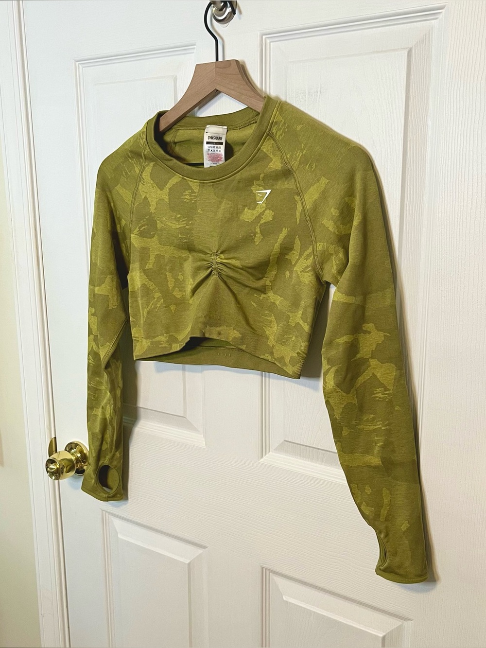 ✧･ﾟNWOT gymshark camo crop long sleeve top